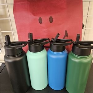 Qty 4 Insulated Stainless Steel Water Bottles . 32 OUNCES. 1 Of Each Color.